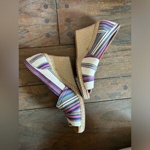 Toms Wedge Sandals Size 9 colorful striped summer Resortwear